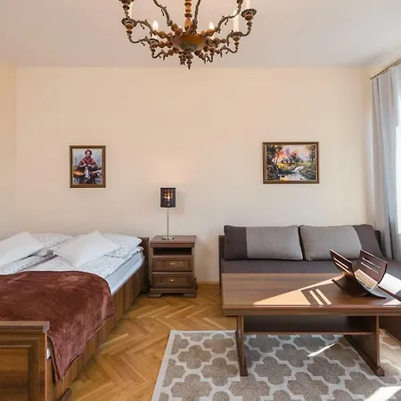 דירה Classic In The City Center Old Town / View 4th Floor Lift קרקוב