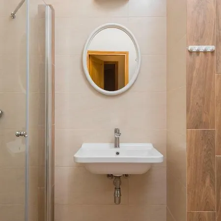 Classic In The City Center Old Town / View 4th Floor Lift קרקוב